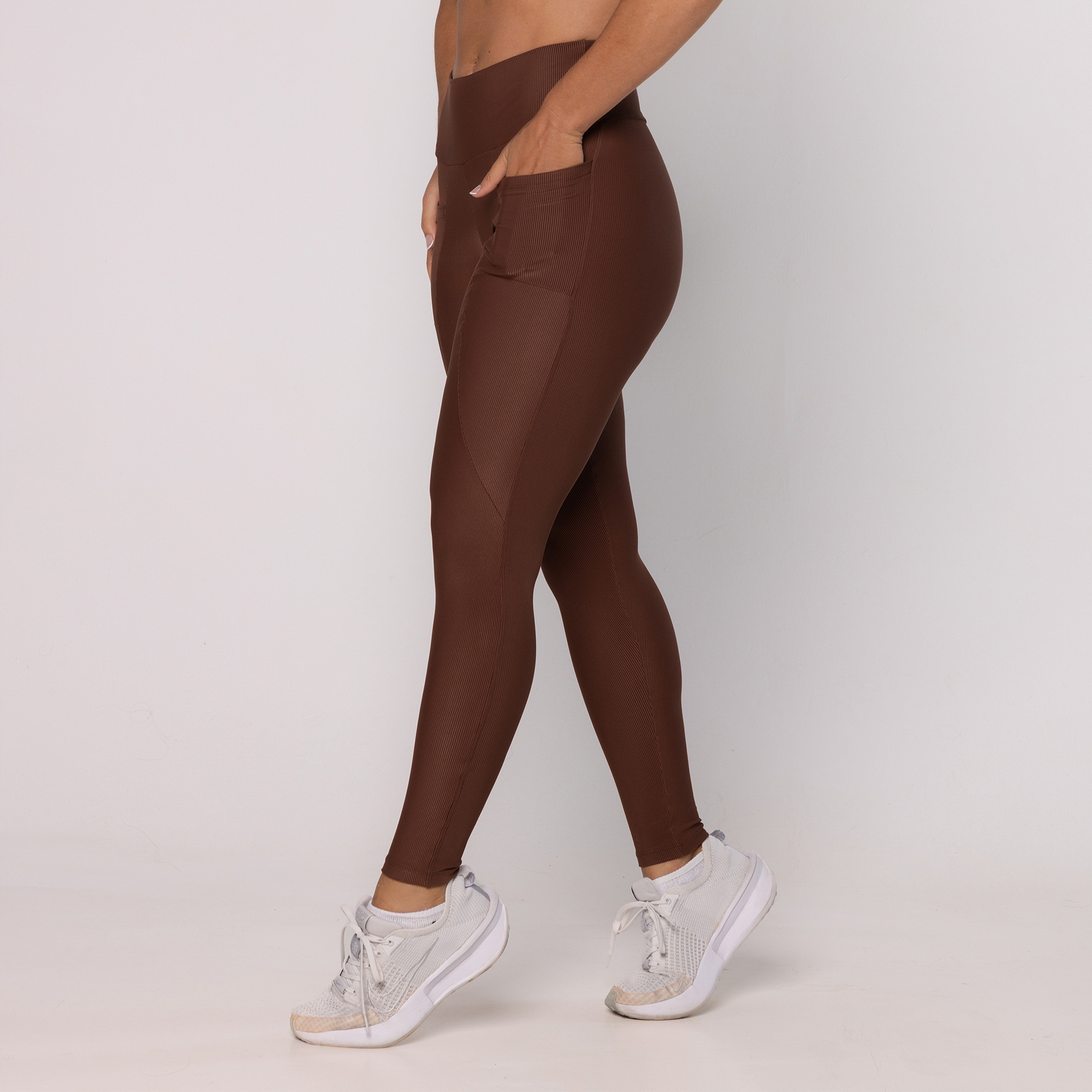 Legging com Recortes e Bolso Canelado - Capuccino