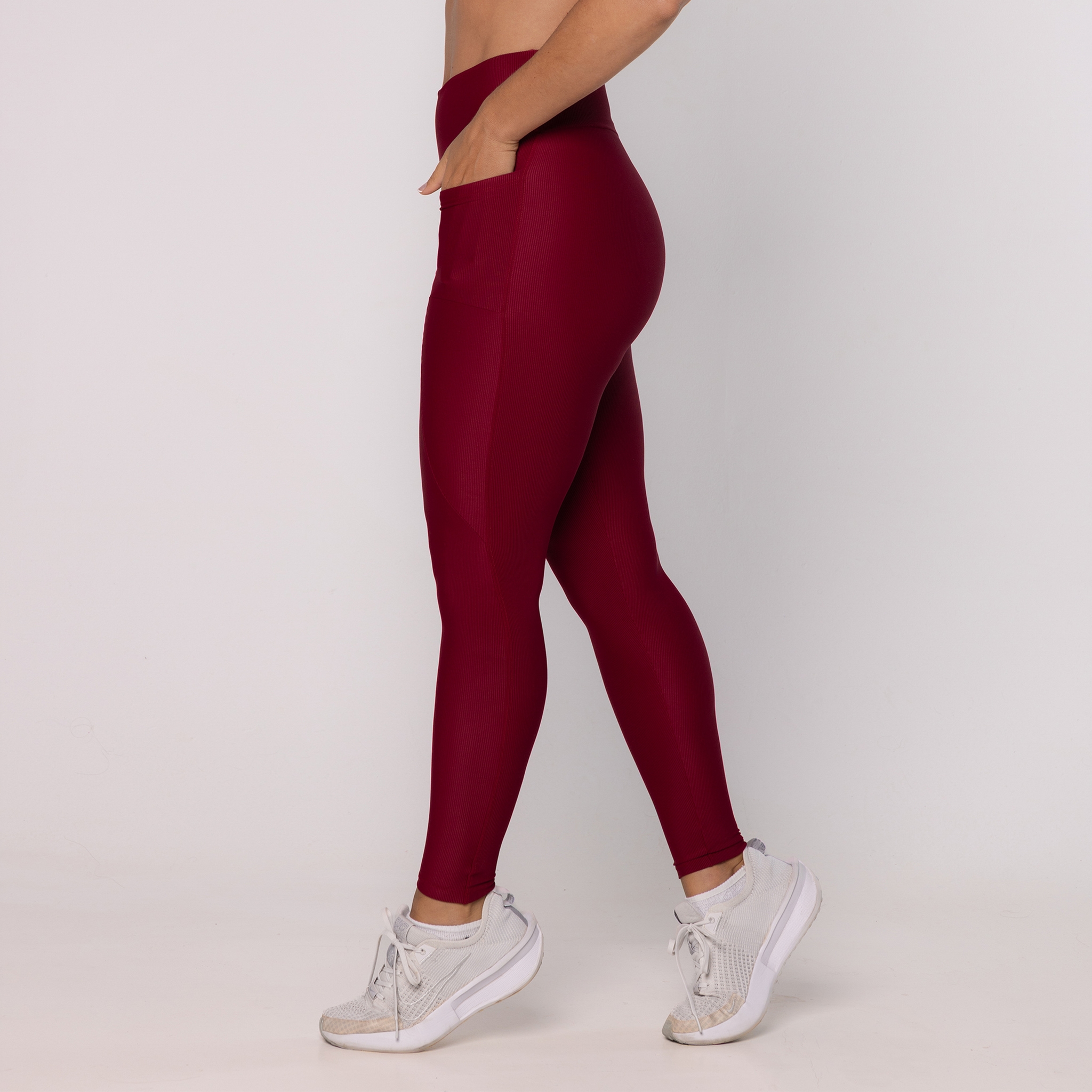 Legging com Recortes e Bolso Canelado - Carmim