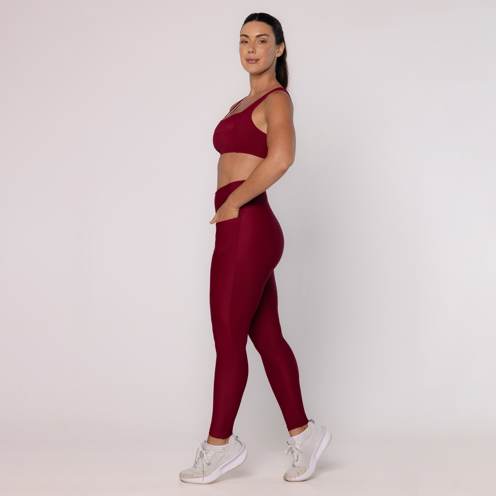 Legging com Recortes e Bolso Canelado - Carmim