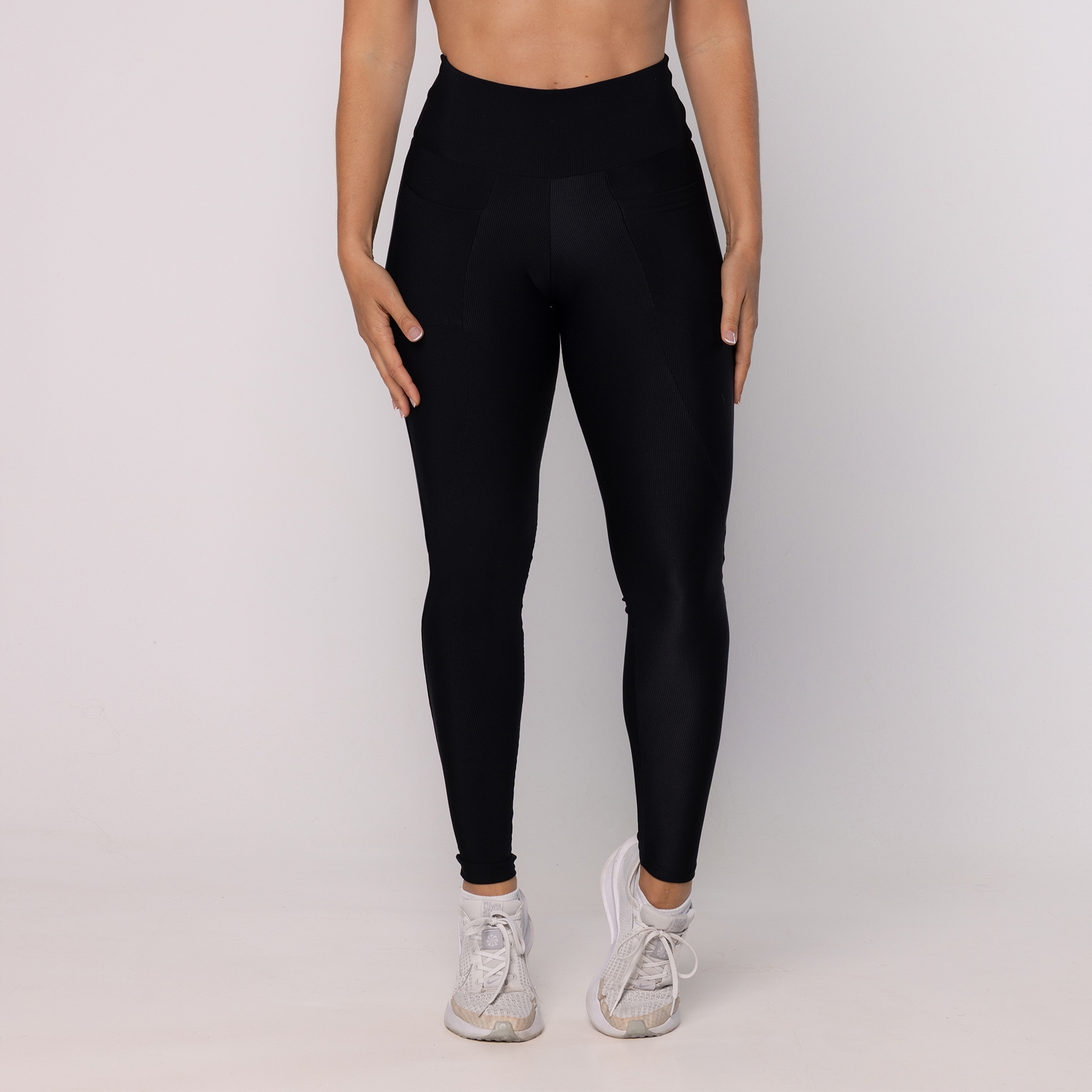 Legging com Recortes e Bolso - Preto P Legging com Recortes e Bolso - Preto P