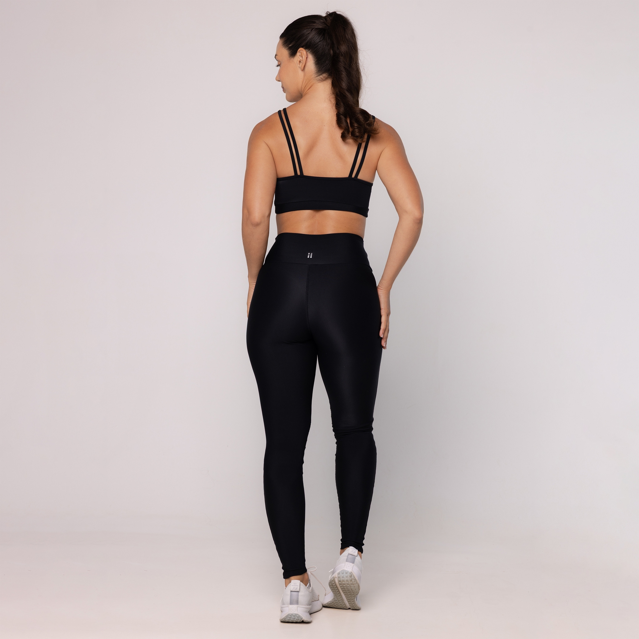 Legging com Recortes e Bolso Canelado - Preto