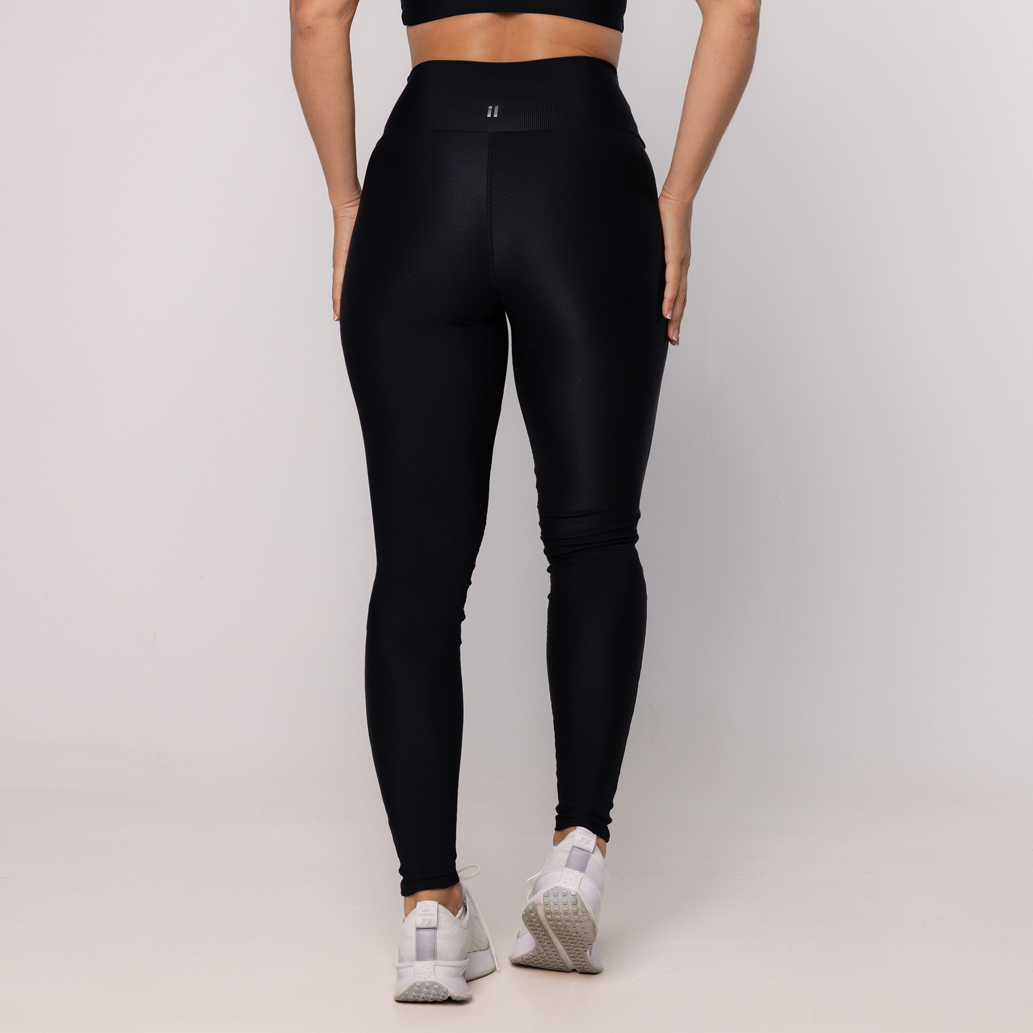 Legging com Recortes e Bolso Canelado - Preto