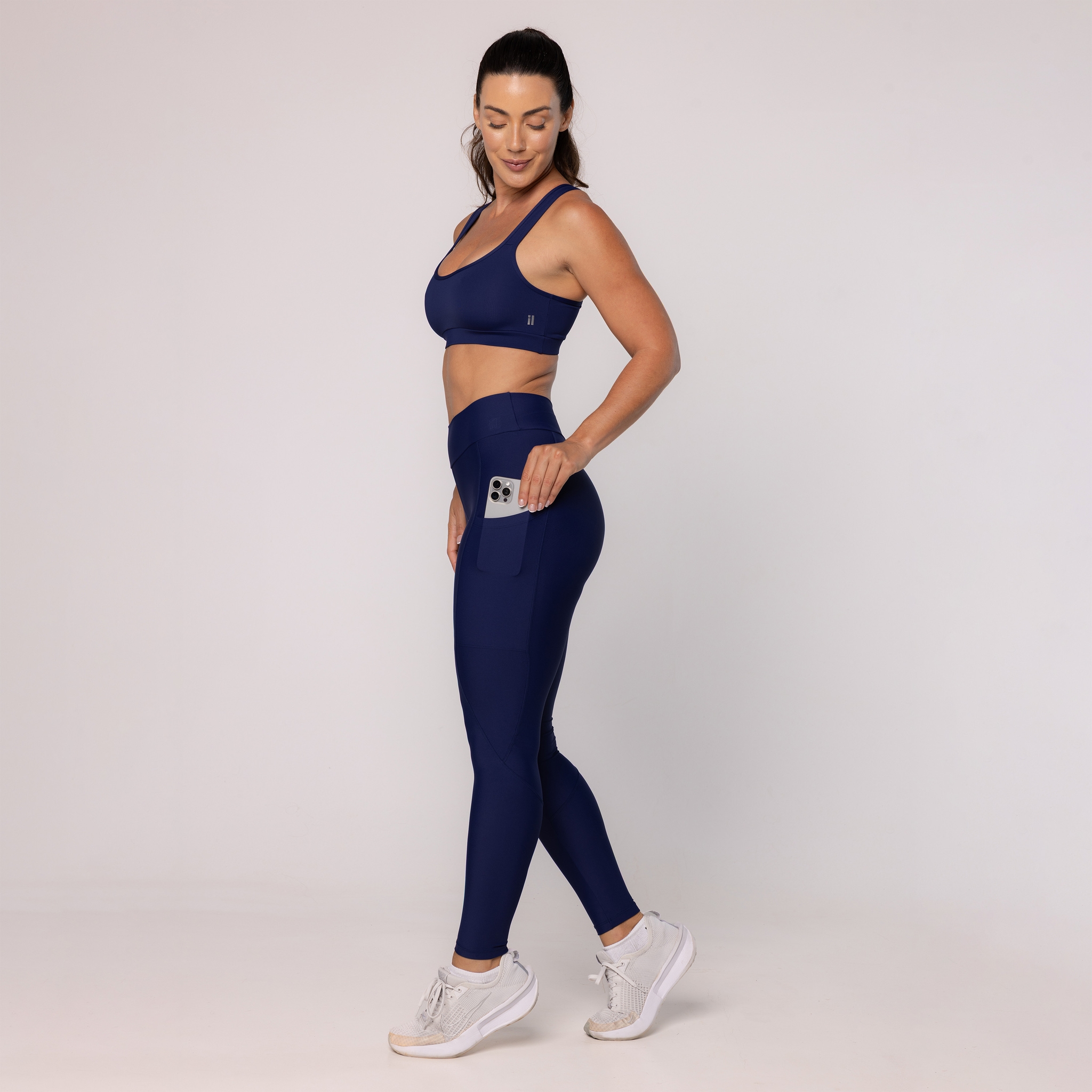 Legging com Recortes e Bolso - Marinho
