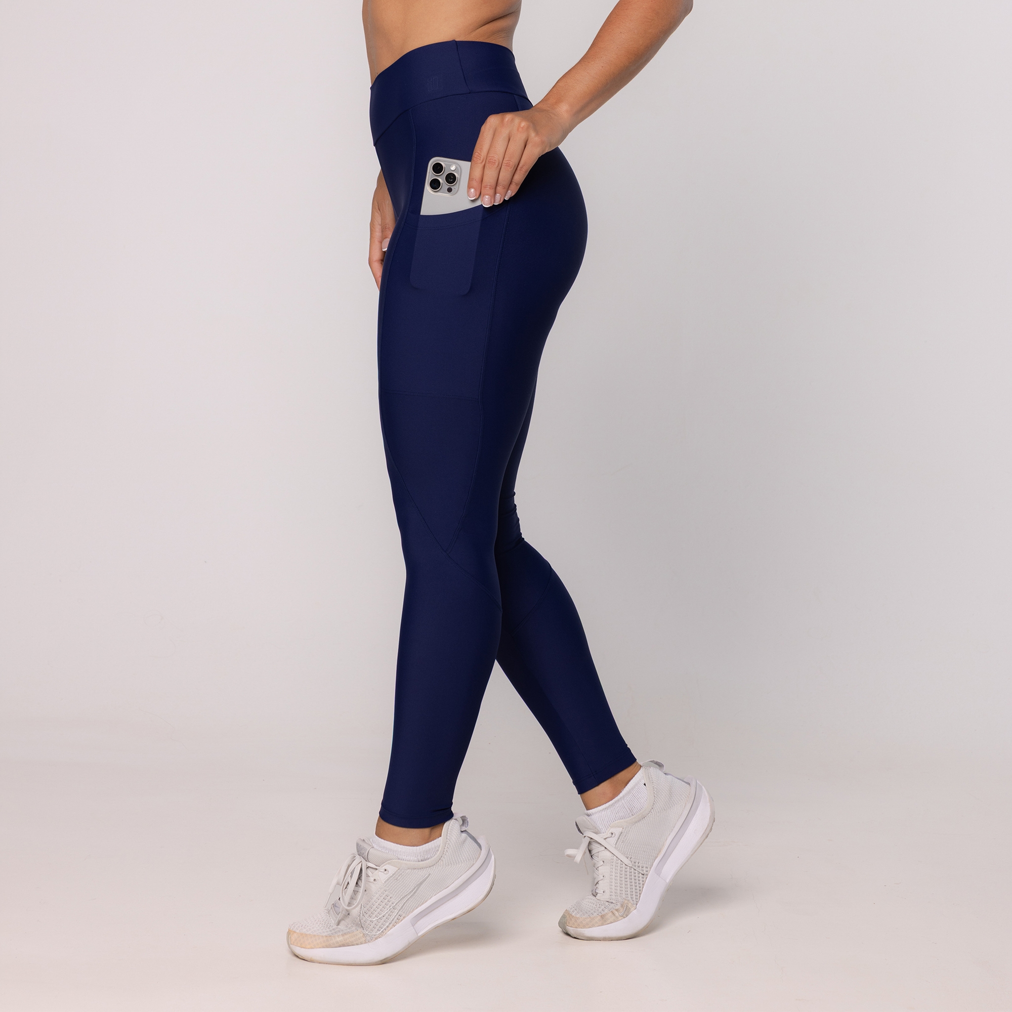 Legging com Recortes e Bolso - Marinho